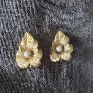 Sarah Coventry Vintage Brushed Gold Tone Leaf Ear